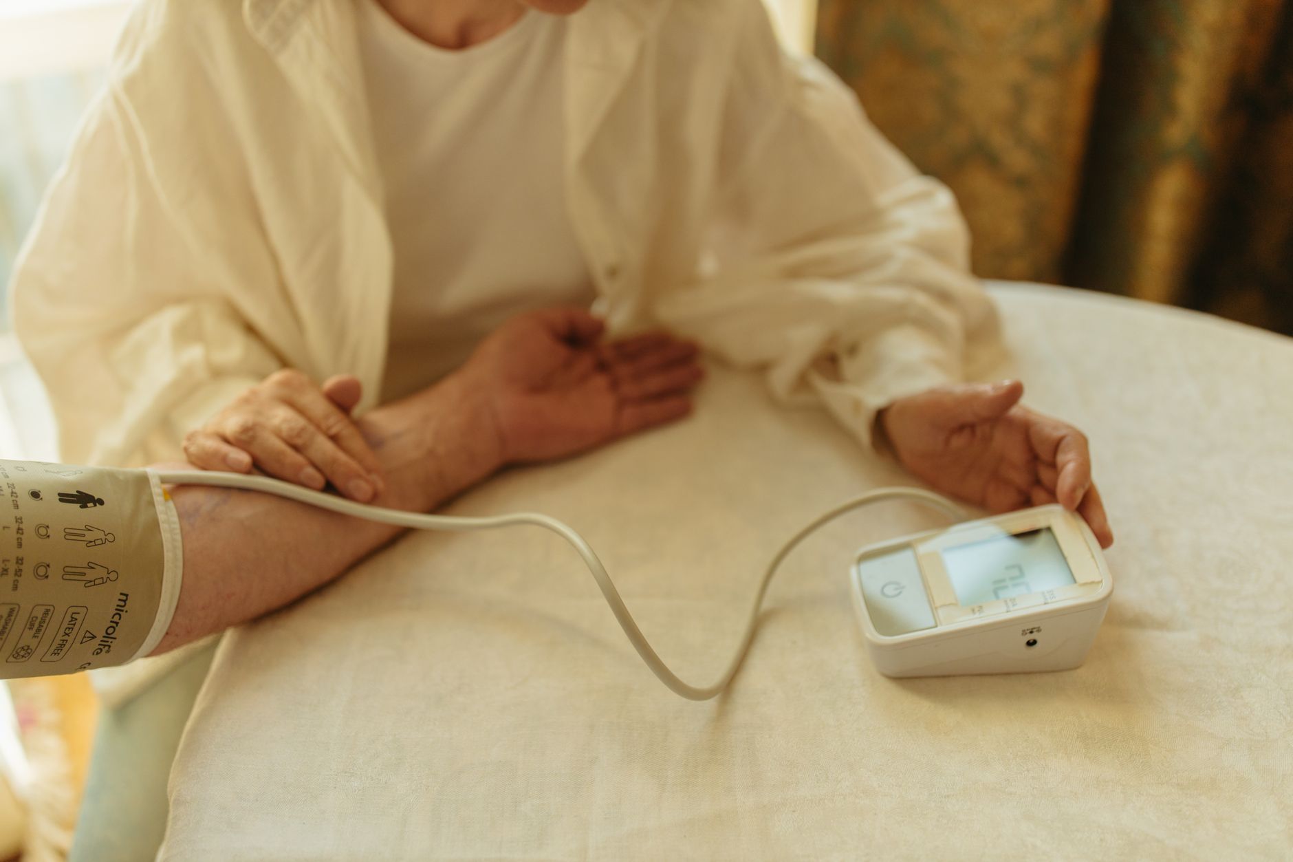 Best Smart Health Monitors for Seniors: Easy-to-Use Devices Reviewed