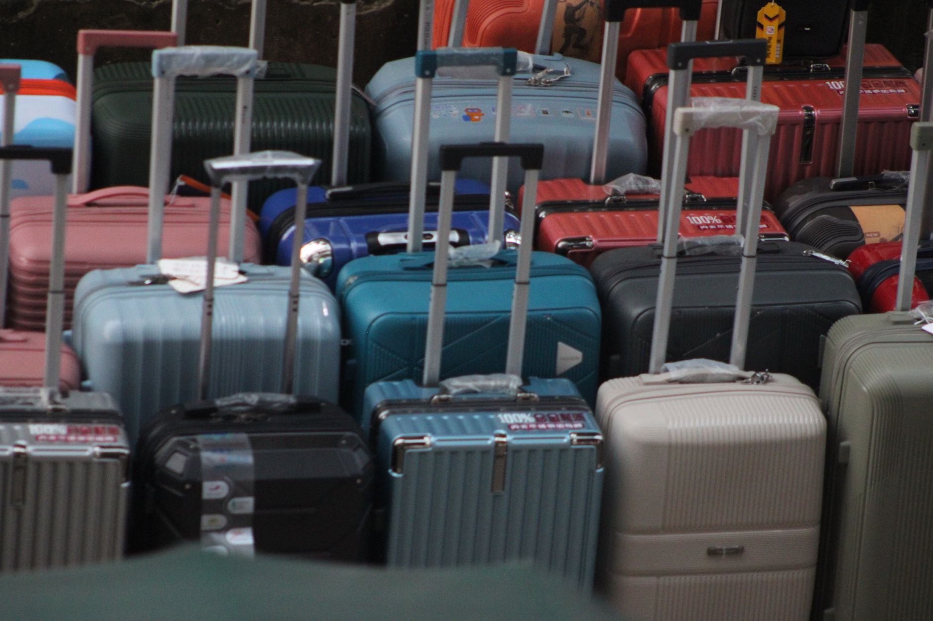 Best Smart Luggage with GPS Tracking for Travelers in 2026