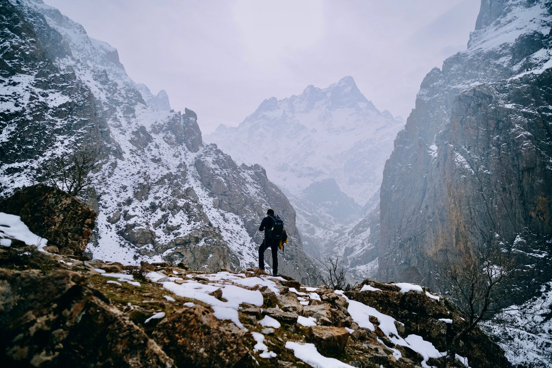 Best Smartwatches with GPS for Hikers & Outdoor Enthusiasts