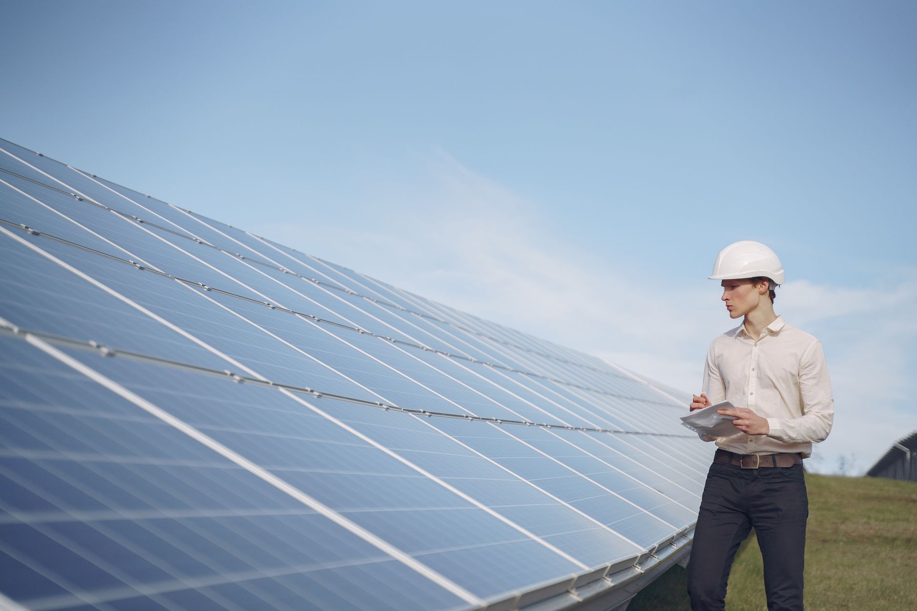 How to Choose the Best Solar Power Banks for Outdoor Adventures
