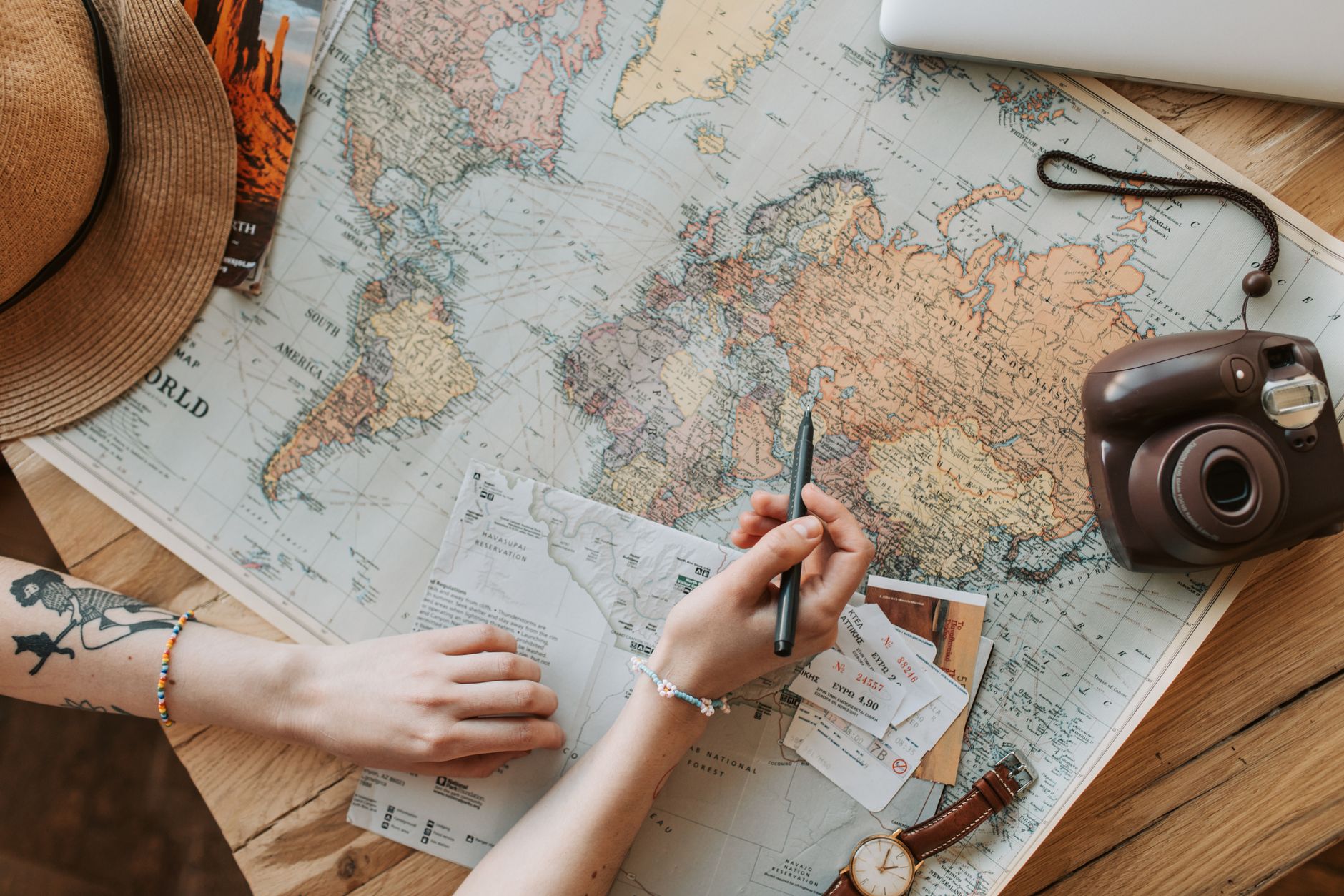 How to Plan an Efficient Smart Road Trip: Gadgets & Apps Checklist