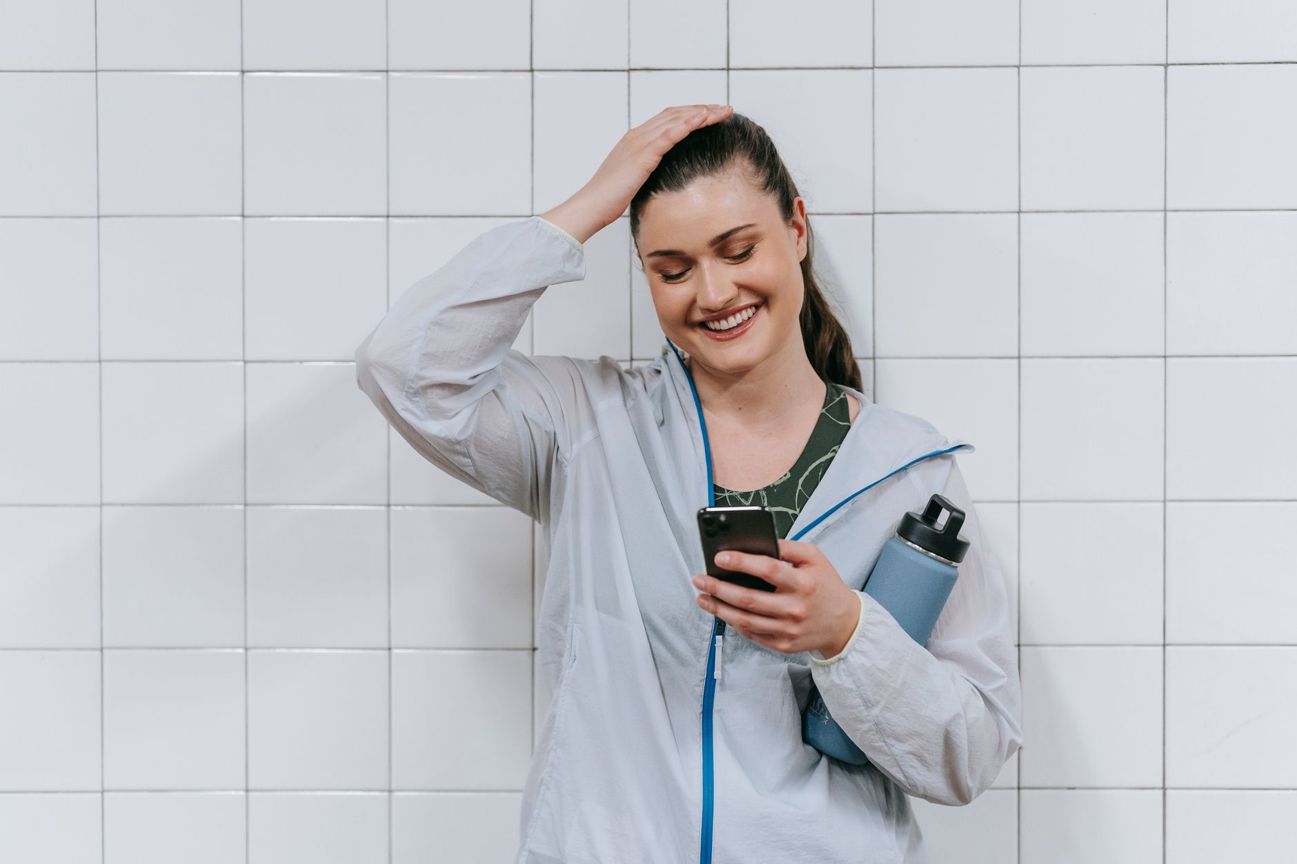 Smart Water Bottles for Travelers: Hydration Reminders & UV Purification