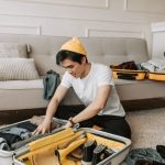 How to Use Smart Suitcases with Built-in Scales & App Tracking