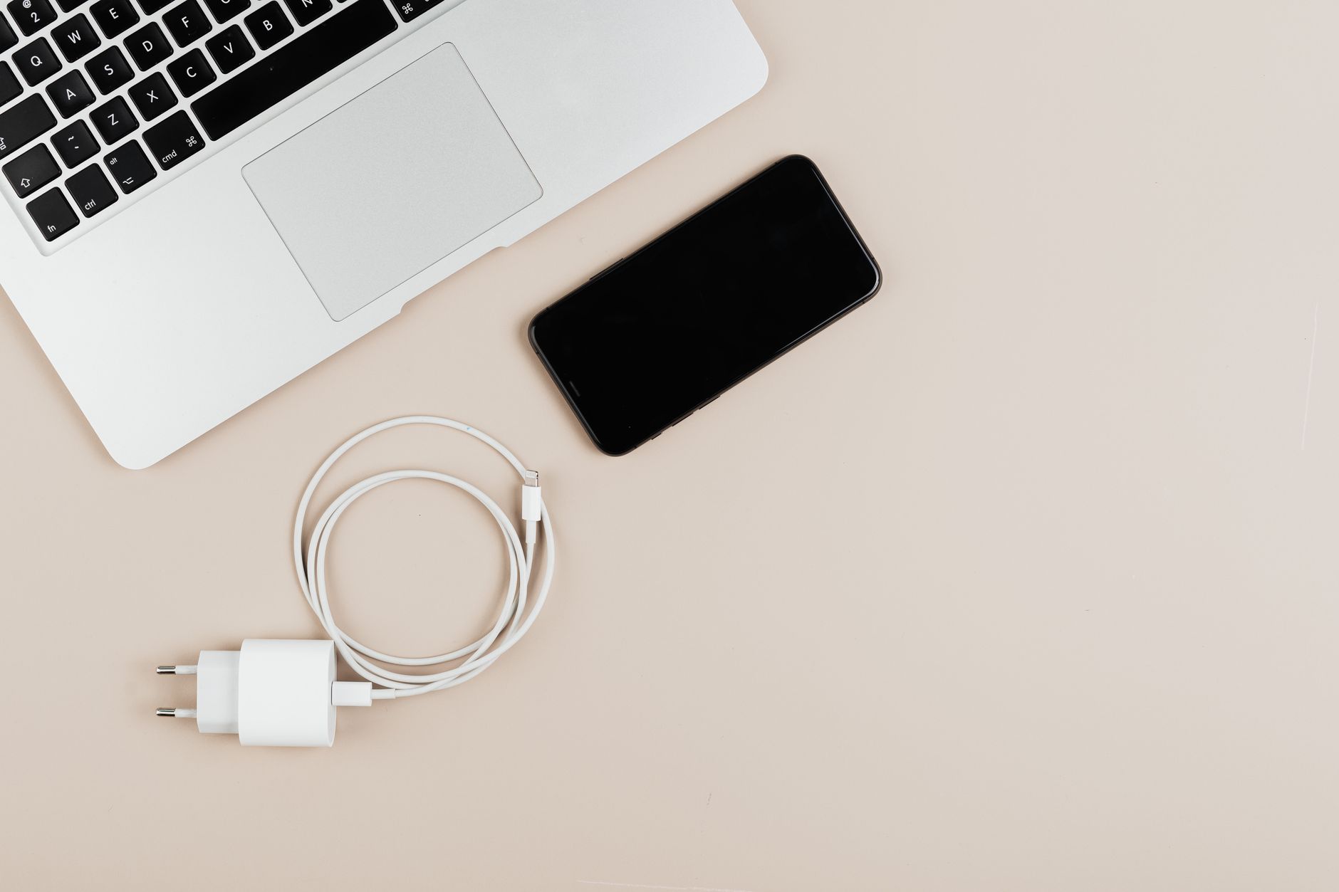 Wireless Charging Desks: Top Picks for Modern Offices in 2026